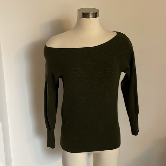 Green off the shoulder sweater - Picture 5 of 5